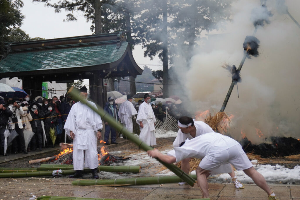 菅生石部神社竹割②