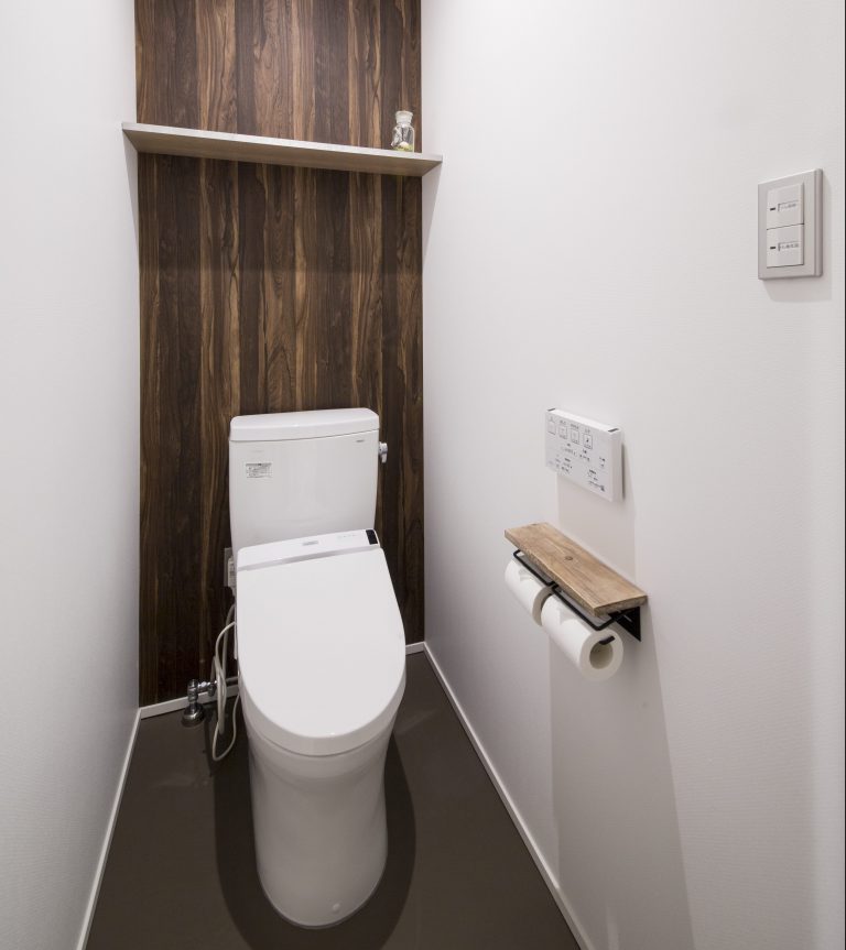 Clean toilet rooms in Kaname Hostel