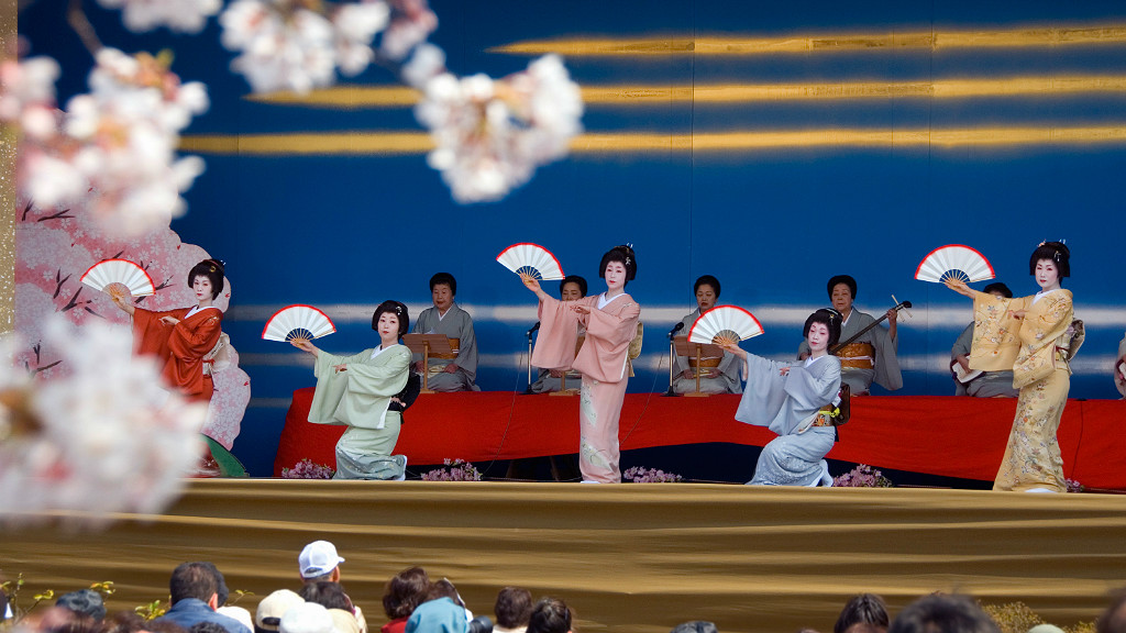 geisha dance in kanazawa