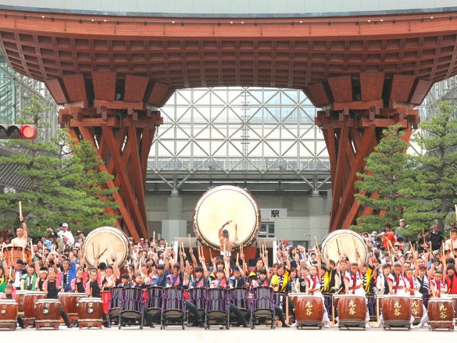 100 Taiko Drums in front of Kanazawa Station's Drum Gate for the Hyakumangoku Festival