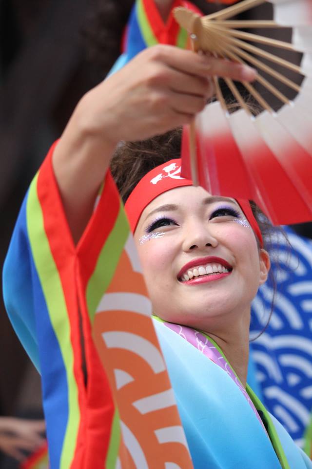 yosakoi dancer with fan, by Tamaya Greenlee