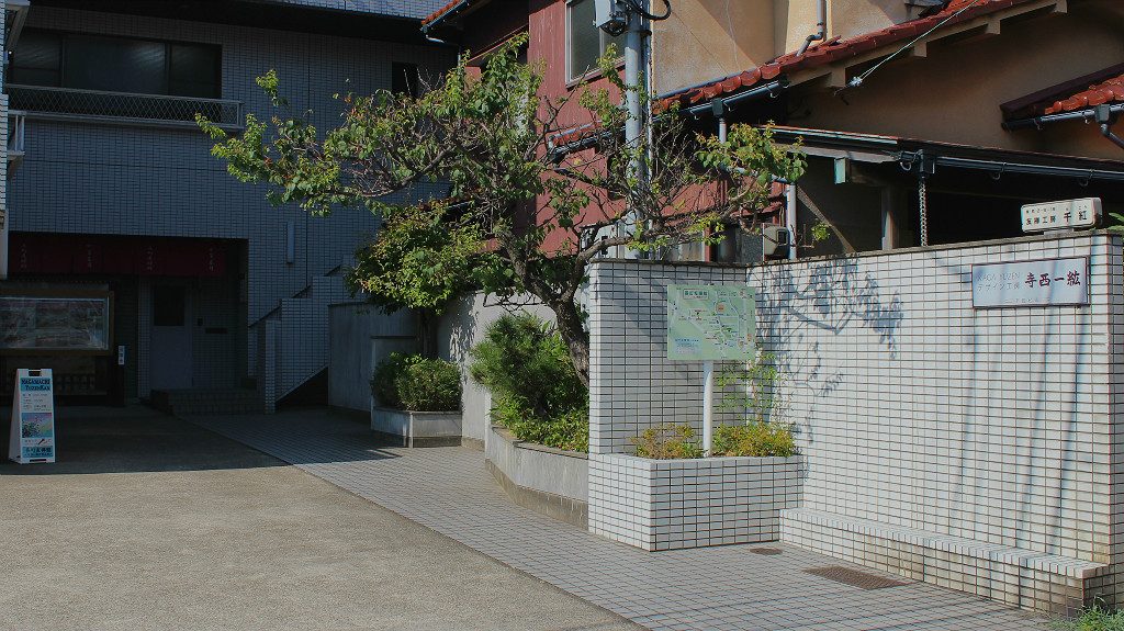 Nagamachi Kaga-yuzen Kan entrance