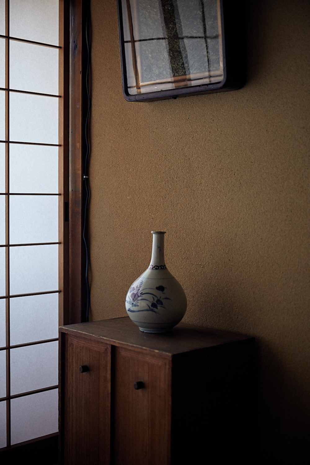 Machiya look best when decorated with items that share its style: simple, detailed, and finely made