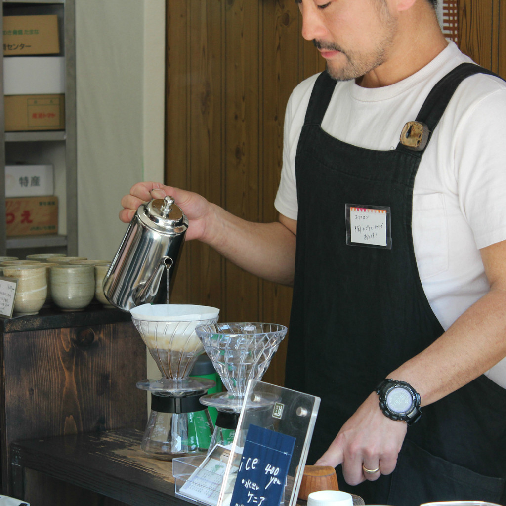 Shops open their doors wide to let coffee-loving customers inside during the Shin Tatemachi Coffee Campaign