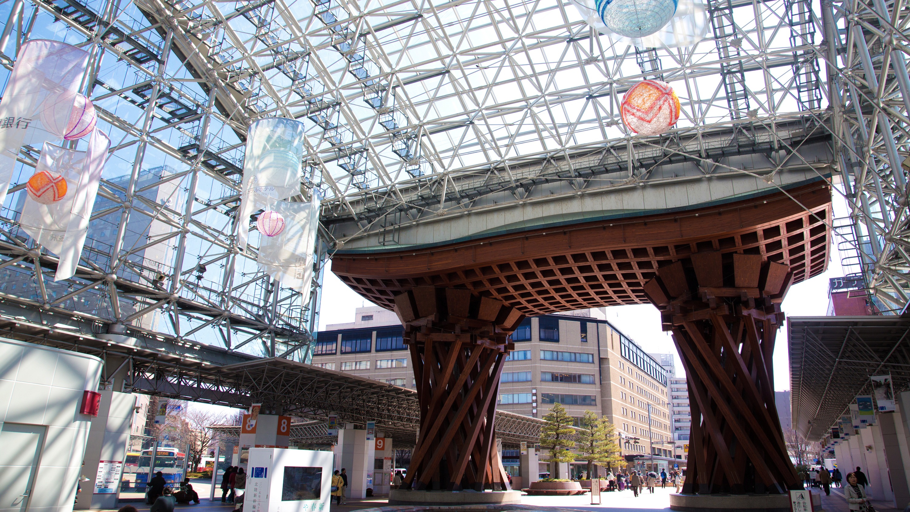 Omotenashi "Welcome" Done and Drum Gate at Kanazawa Station