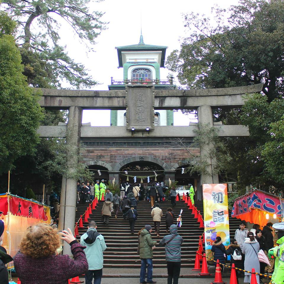 Approaching Oyama Shrine on New Year's Day