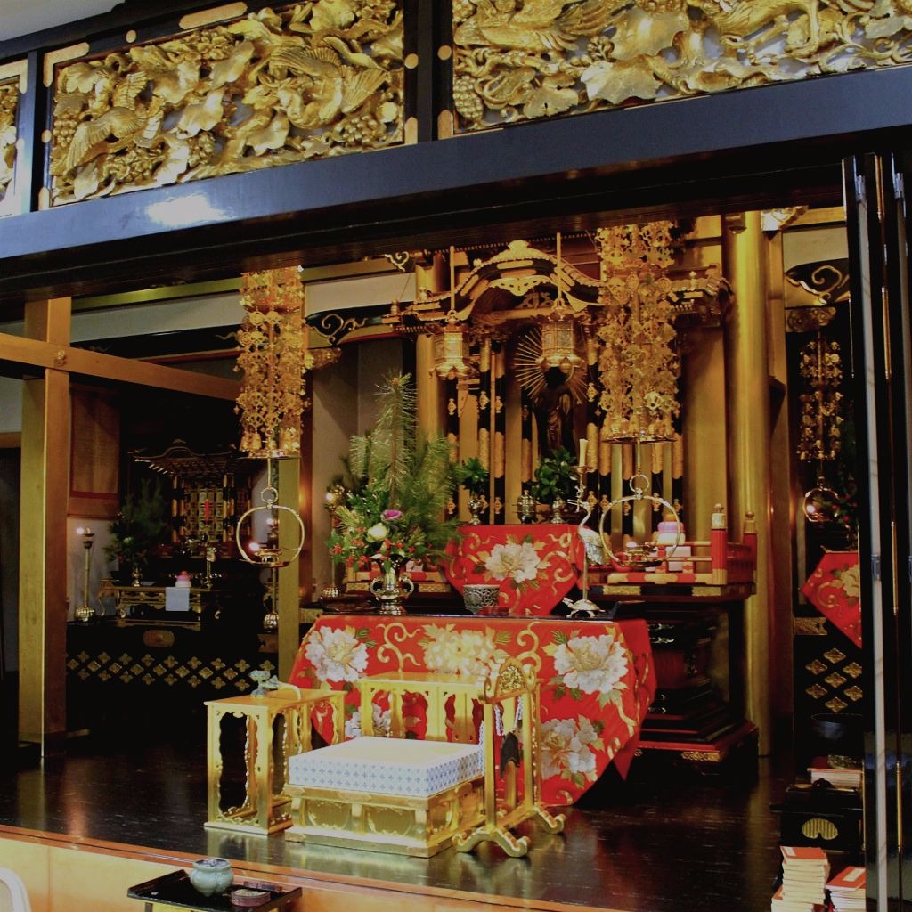 Joutokuji's ornate worship altar, a family temple in Teramachi, Kanazawa, Japan, open for Joya no Kane on New Year's Eve
