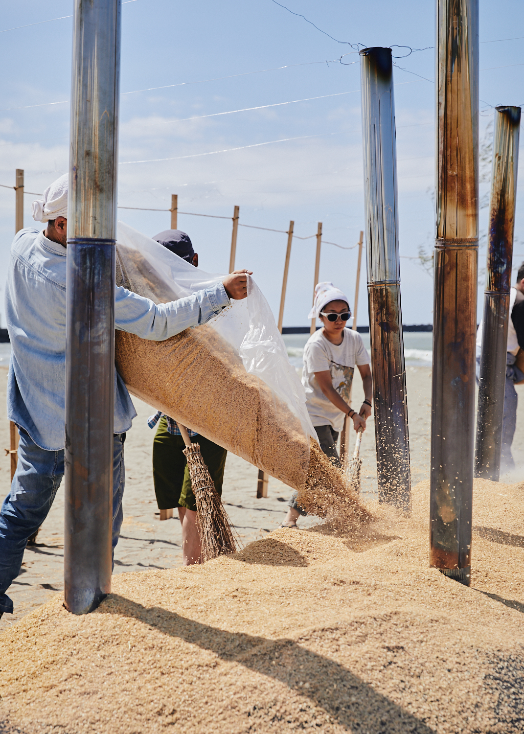 Dried rice hulls are used to fuel the initial fires of noyaki pottery baking.