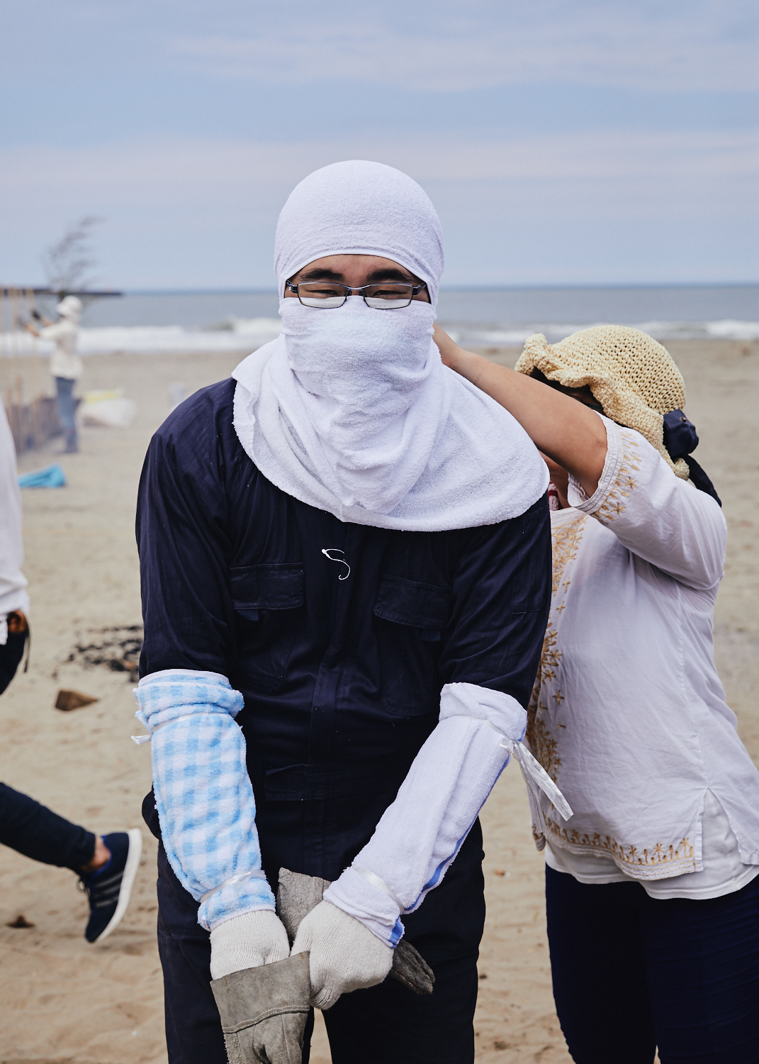 Suiting up to face the noyaki fire and retrieve the completed pottery.