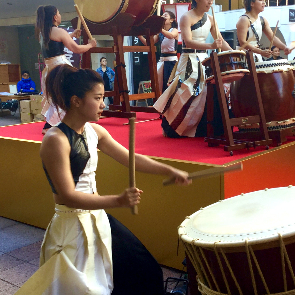 DIA girls taiko drummers at the tosenkyo event on Tatemachi Street in Kanazawa, 2016.