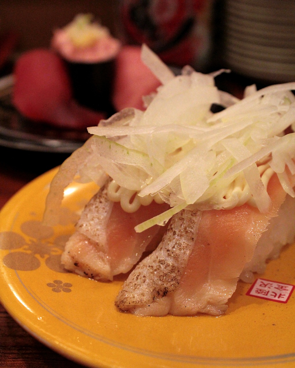 Slightly seared sushi with a generous portion of green onion at Mori Mori Sushi in Omicho Fish Market, Kanazawa, Japan