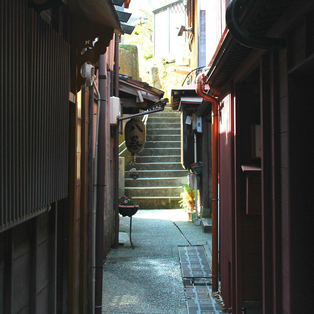 Akarizaka, the Lighted Slope, in Kazuemachi, Kanazawa