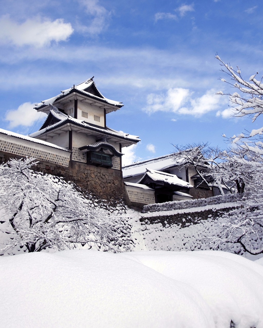 Japanese castle in winter city of Kanazawa