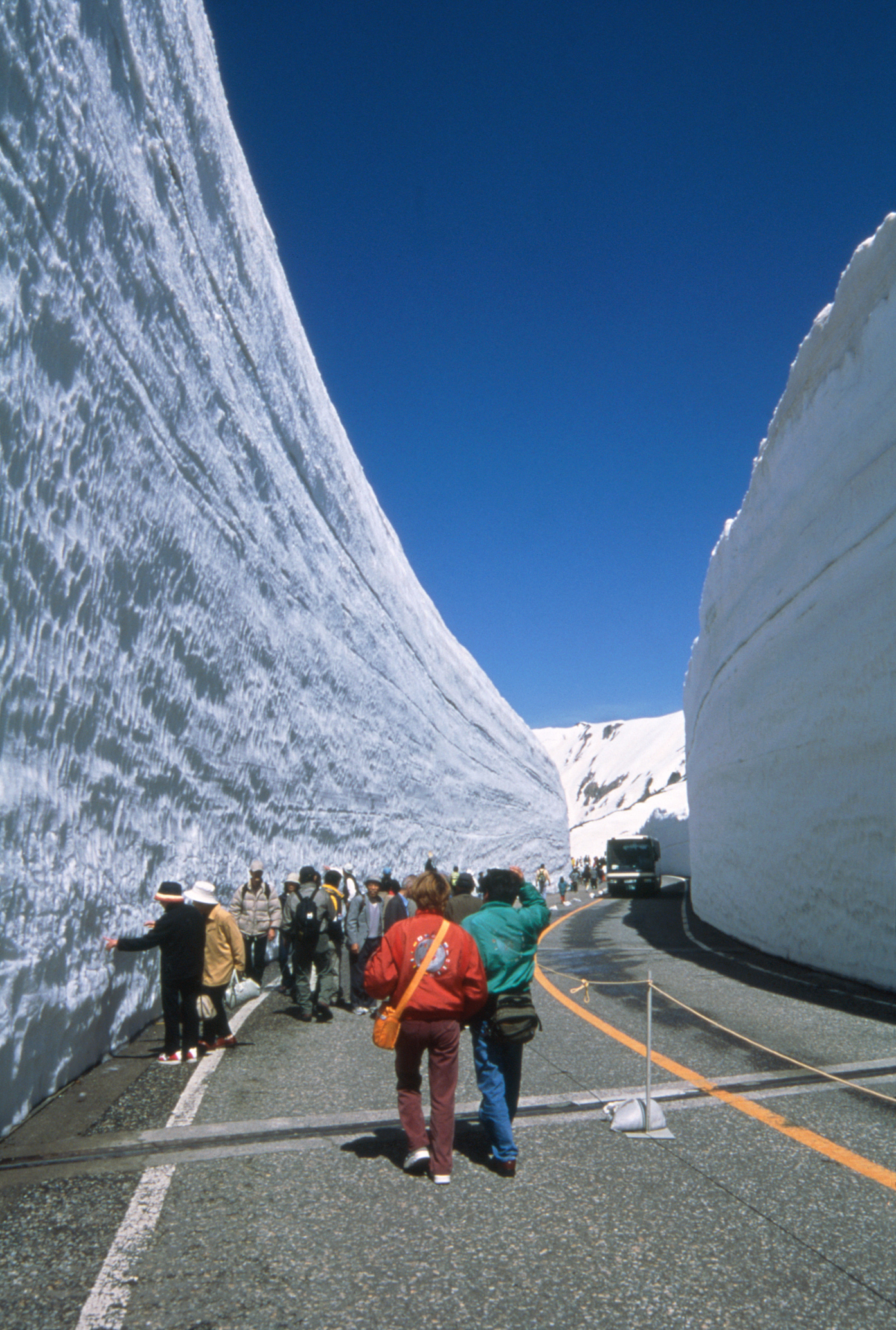 Tateyama Alpine Route Snow Wall, from April to June