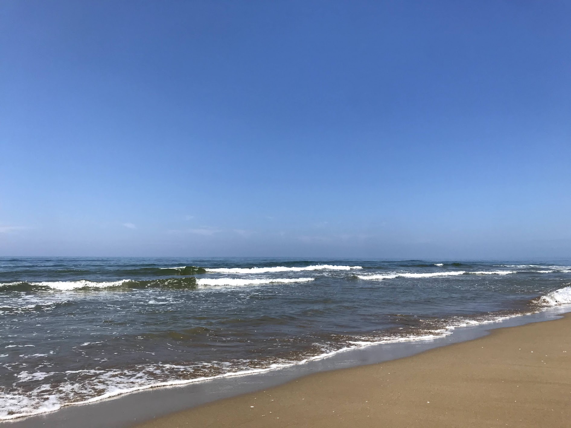 Uchinada Beach during the day, photo by Karen Unami