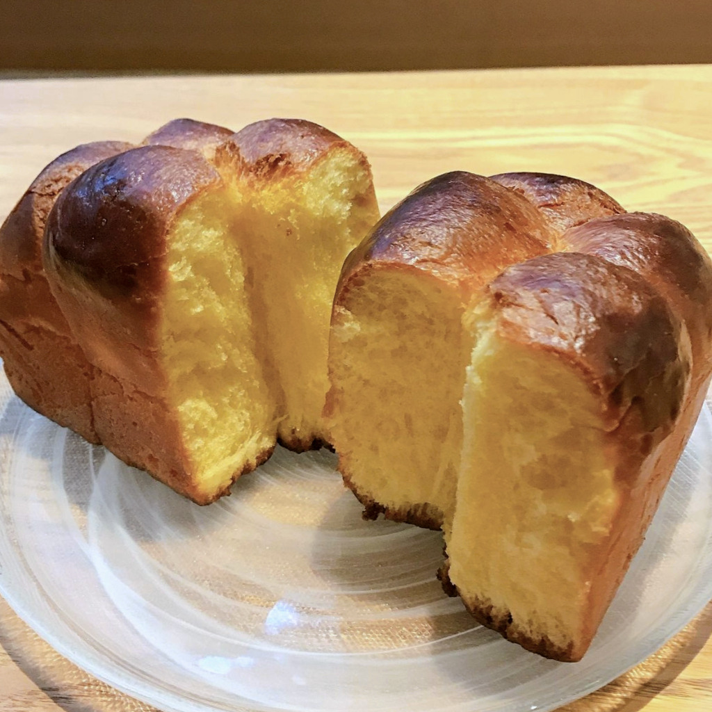 Delicious bread at Saka no Ue Bakery in Kanazawa photo by Ayumi