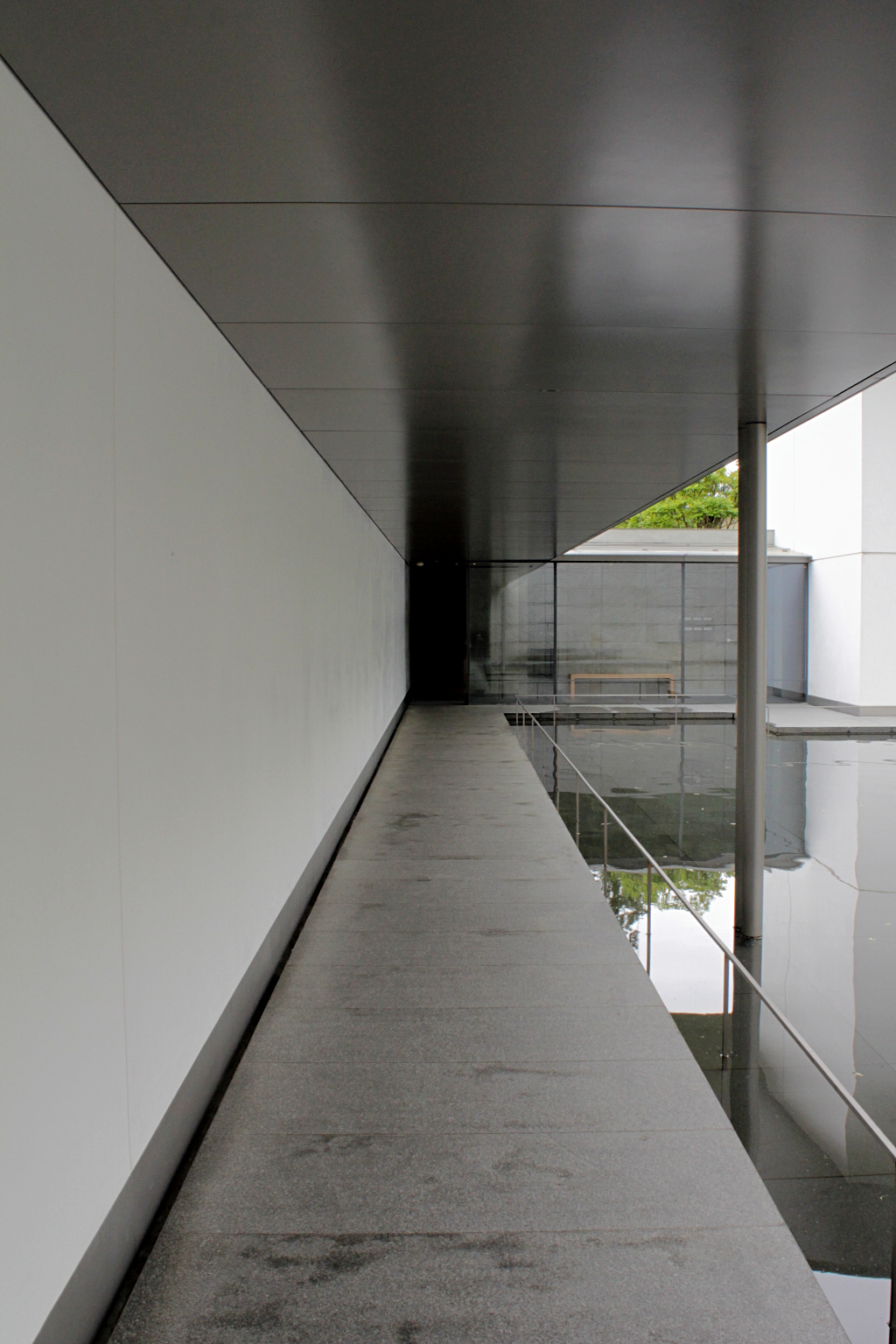 The veranda along the Water-Mirror Garden of the DT Suzuki Museum