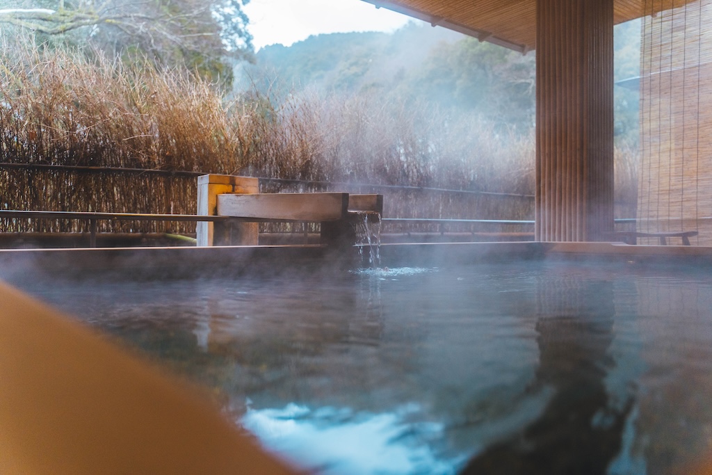 onsen bath open to the outdoors, photography by Romeo A of Unspalsh