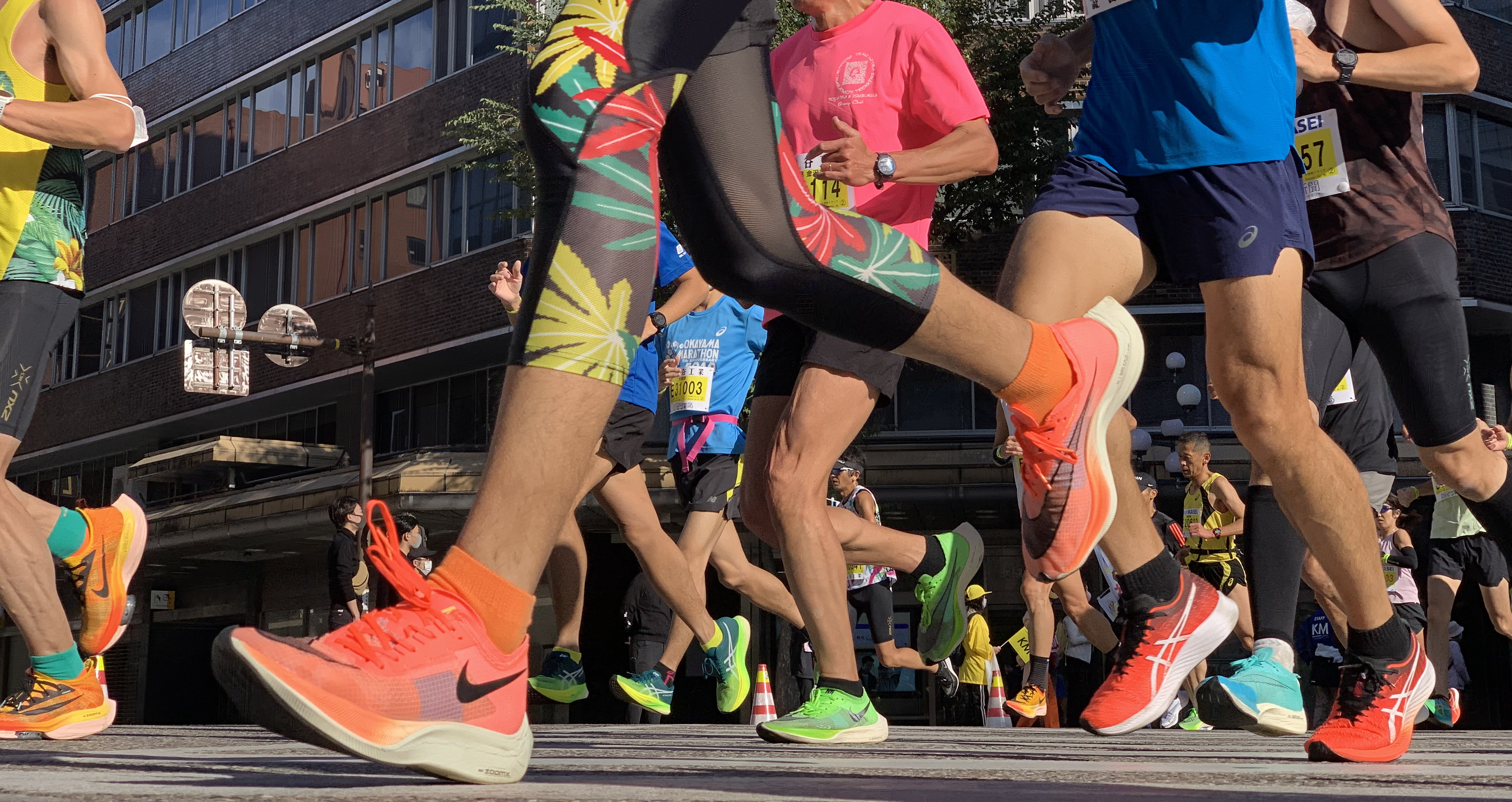 Runners of the Kanazawa Marathon in the downtown district of Katamachi